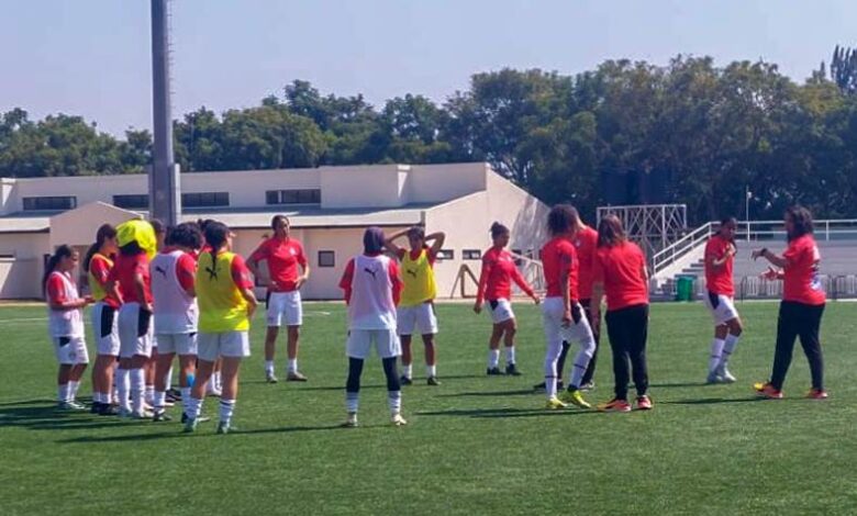منتخب الكرة النسائية يؤدى تدريبه الأول فى رواندا