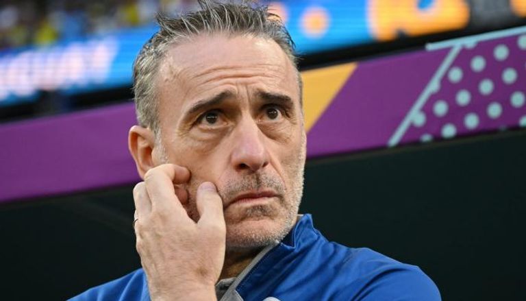 إقالة مدرب منتخب الإمارات لكرة القدم وجهازه المساعد