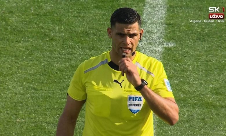 باسيليو ندونج يحصل على أول بطاقة حمراء في كأس أمم إفريقيا 2025