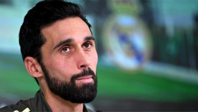نجم برشلونة السابق يهاجم مدرب ريال مدريد الجديد: لا يقترب من مستوى ألونسو