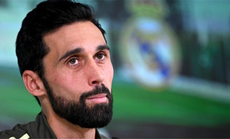 نجم برشلونة السابق يهاجم مدرب ريال مدريد الجديد: لا يقترب من مستوى ألونسو