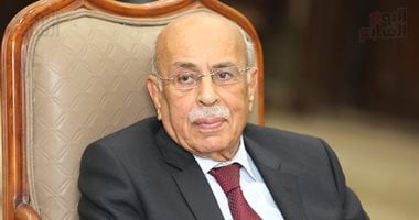 وزير الشباب والرياضة ينعي الدكتور مفيد شهاب