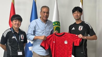 مصطفى عزام يستقبل بعثة منتخب اليابان للناشئين