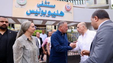 الخطيب يزور مشجع الأهلي ويطمئن على حالته الصحية
